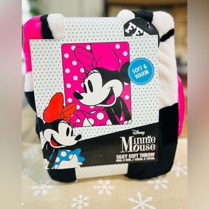 Disney Minnie Mouse Plush Blanket - Pink, Black, White